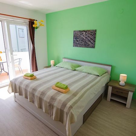 شقة Apartman Milena Primošten المظهر الخارجي الصورة
